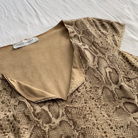 Cute, fun shift dress. Snakeskin pattern in neutral beige and browns. Size Small - Picture 4 of 13